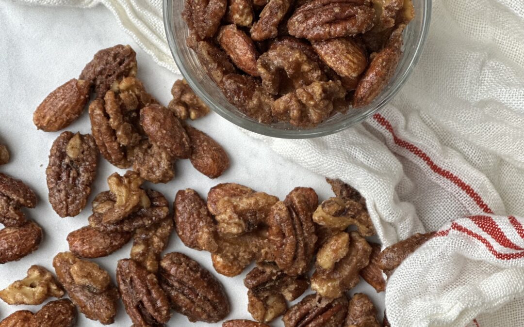 Recipe for homemade sweet and spicy mixed cocktail nut mix for your festive holiday parties